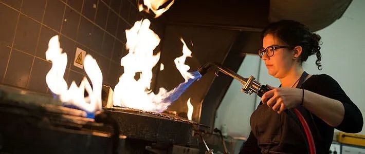 这所默默无闻的学校竟有着英国排名第一的珠宝设计专业