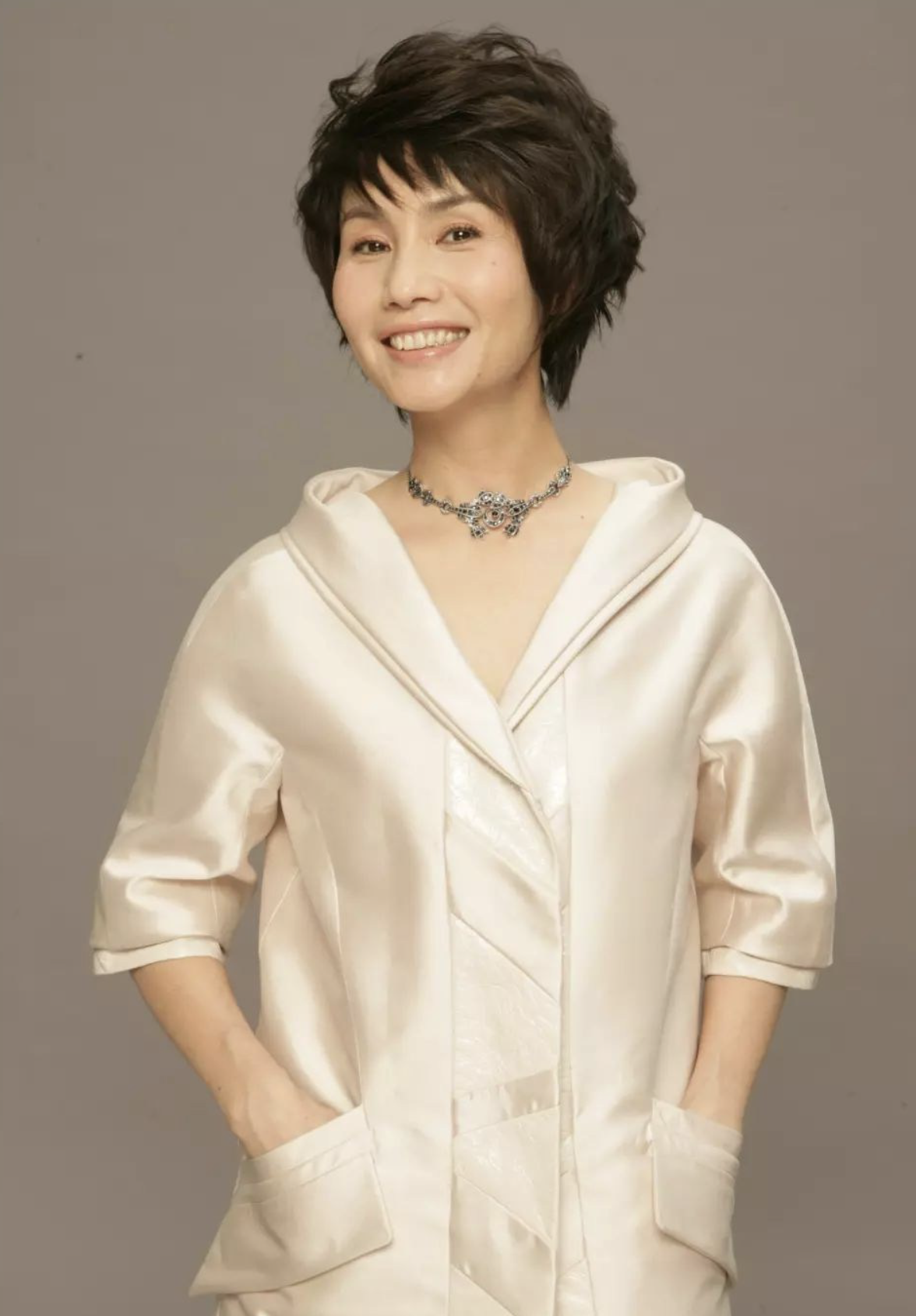 主播徐俐：与前夫相伴10年离婚，二婚丈夫给了她和儿子温暖人生