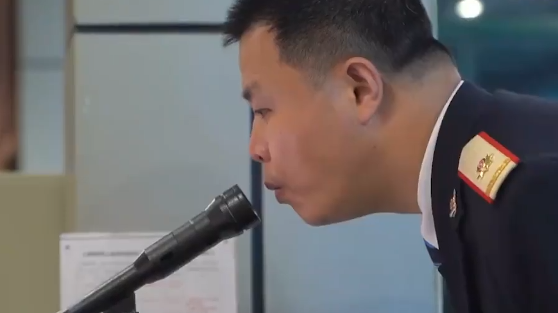 高铁司机每天上班4小时，那月薪有多少？什么样的人才能胜任？