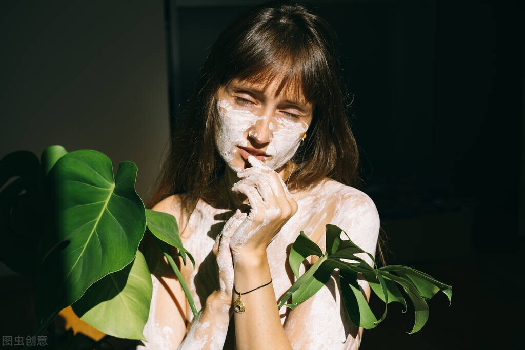 90后女大学生做美妆生意，利用“人性陷阱”，1月卖出1000盒，牛