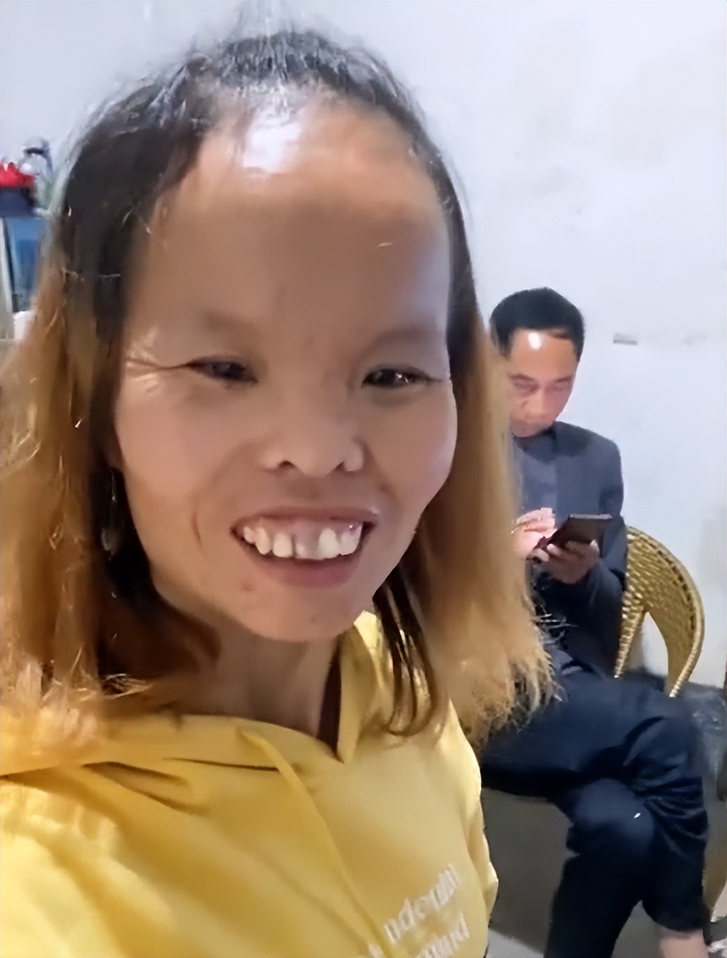 江西女子"一丑成名",靠奇特长相圈粉百万,自信程度不输凤姐