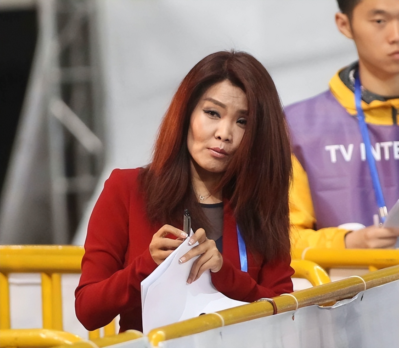 央视体育记者冬日娜:被网友骂,被苏炳添怼,她的消失该怪谁?