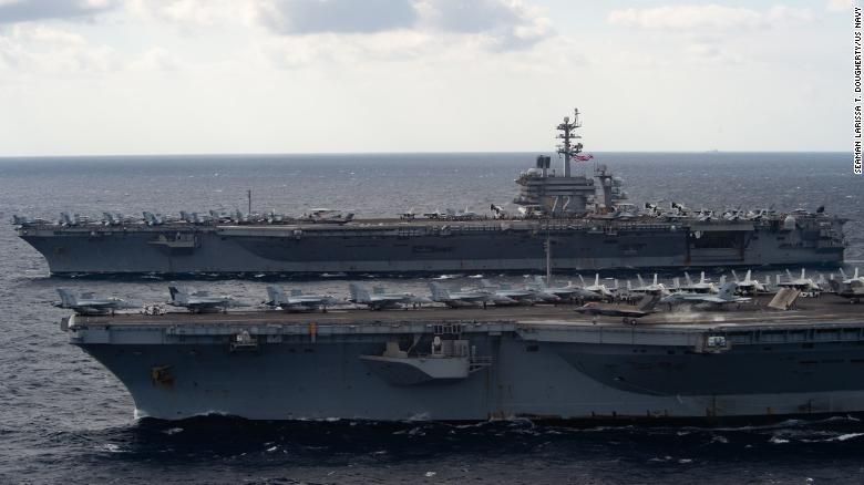 ���죬һ��F-35C���Ϻ�׹�٣�����������