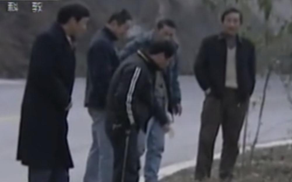 神农架野人真实照片(2003年“野人”再现神农架，村民找到野人毛发，上百人考察队出动)