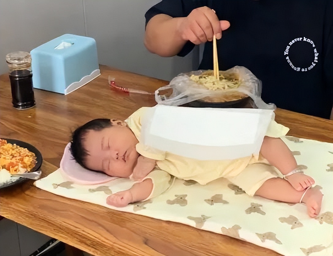 “黄晓明跟赵丽颖不是离婚了吗？”网友看傻：是离了，各离各的…