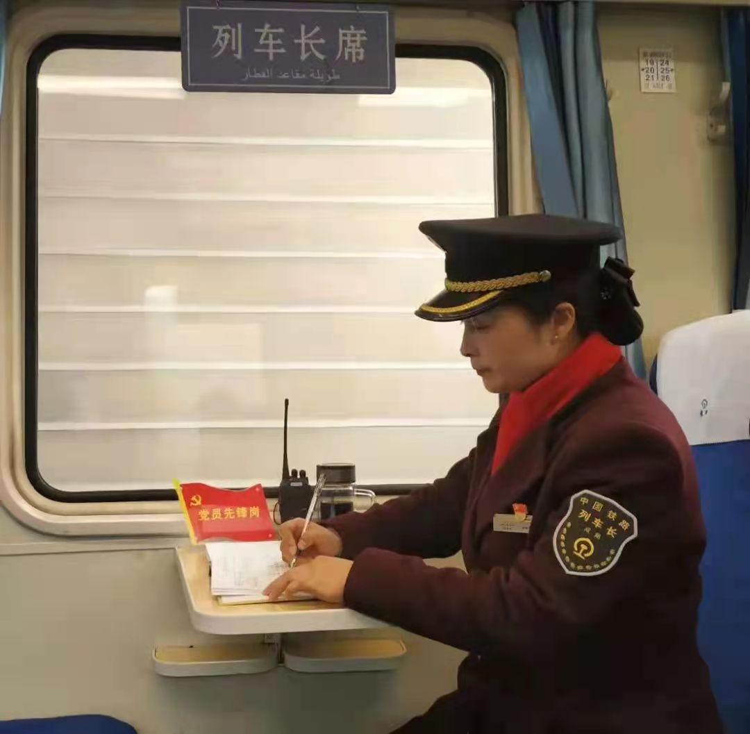郑丽梅：一位钟情于小慢车的列车长