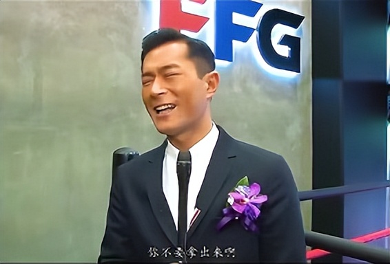 简直要给港圈“雄竞”跪了