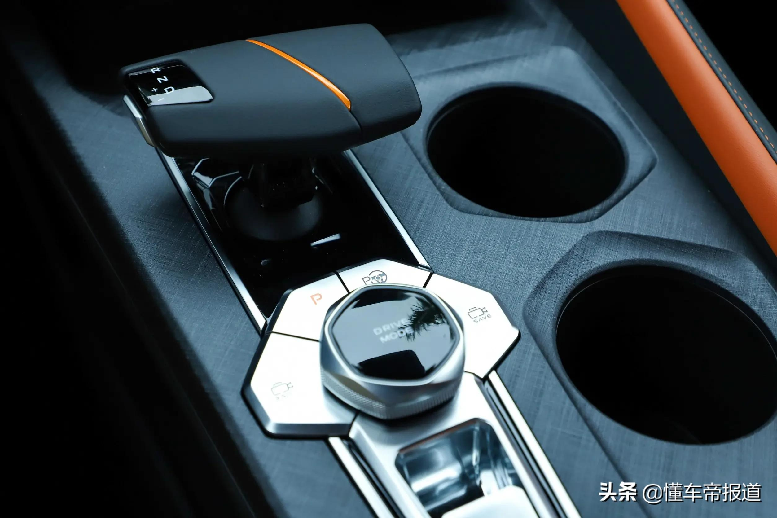 新车 | 电动尾翼加持!长安UNI-V正式上市,售10.89万元起
