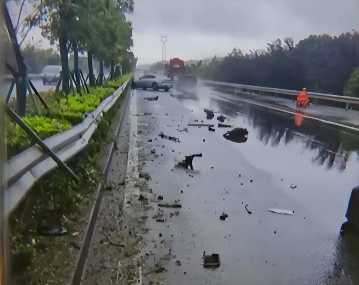 小鹏P7出事故，安全气囊未弹出，这正常吗？