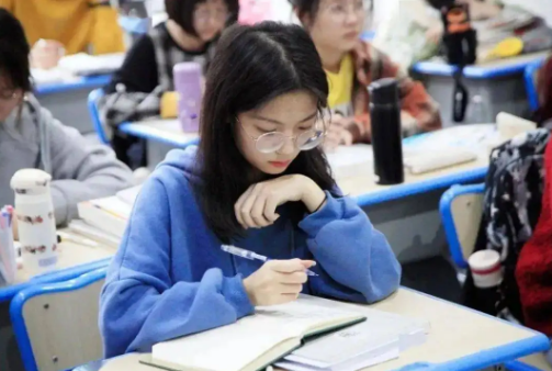 211高校金字塔名单，共被分为4个等级，这6所高校在“塔尖”