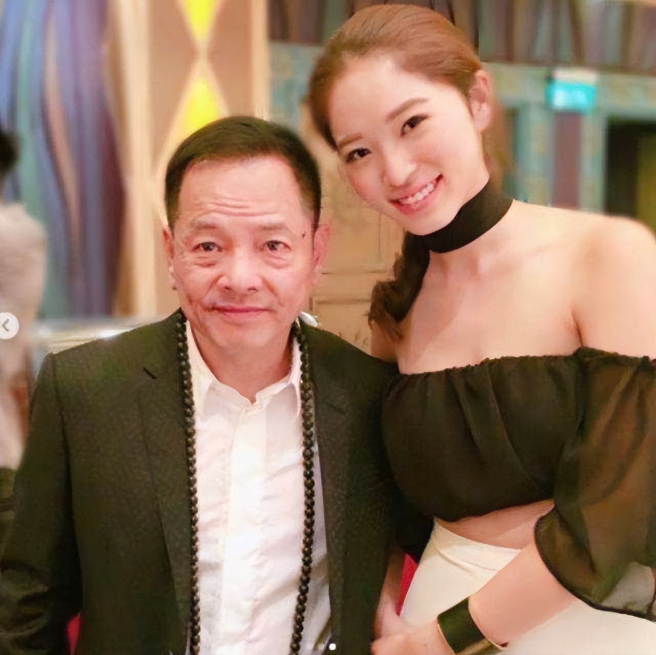 黑帮大佬的美貌女儿：有人隐姓埋名做艺人，有人父亲遗愿不进娱圈