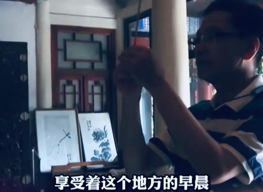 泪目！赵丽蓉去世22周年，儿子回故居悼念：妈，我看您来了