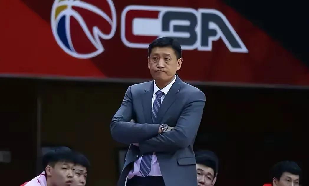 cba裁判为什么偏北京(杨宏锋裁判退役，王怀玉接替杜锋成主帅，上海重金挖周琦)