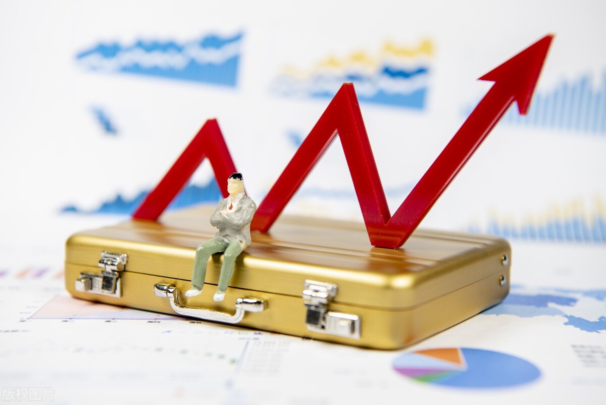 2022年养老金涨幅或将回归5%，三大利好来袭，企退人员要提前知晓