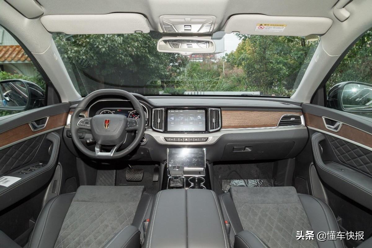 定位中大型SUV，3.0T车型配空气悬架，2022款红旗HS7选购建议