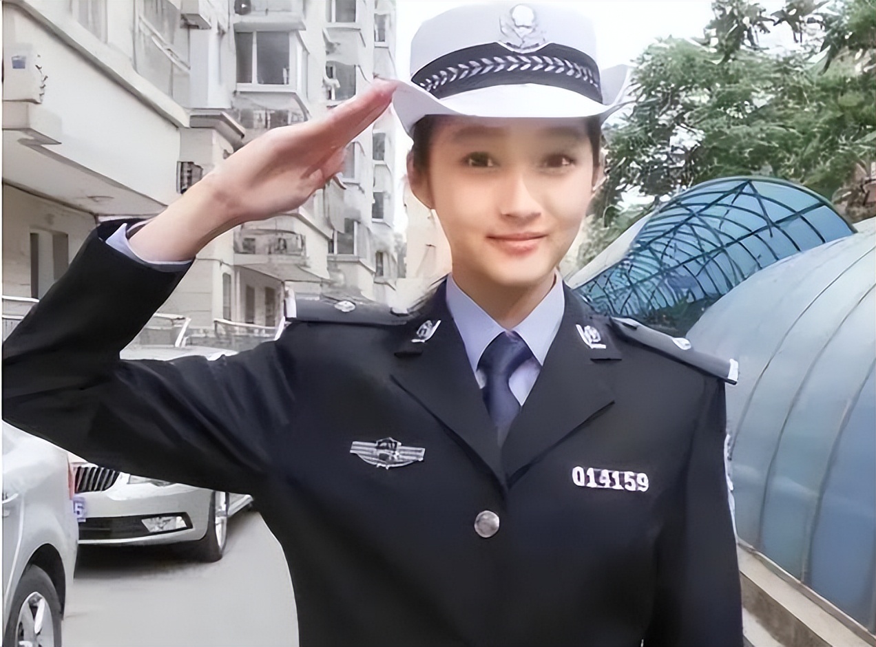 关晓彤考编成功，鹿少三进三出均遗憾落榜，为啥明星也钟爱铁饭碗