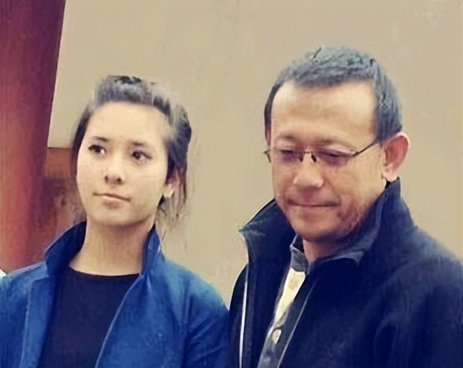 父亲是歪瓜裂枣，女儿却貌美如花？这10位星二代的长相好奇妙