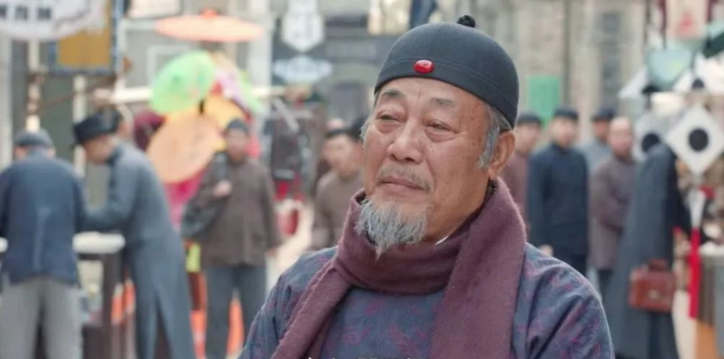 冯恩鹤：做了12年宝爸，《潜伏》让他大火，74岁的他现状怎样？