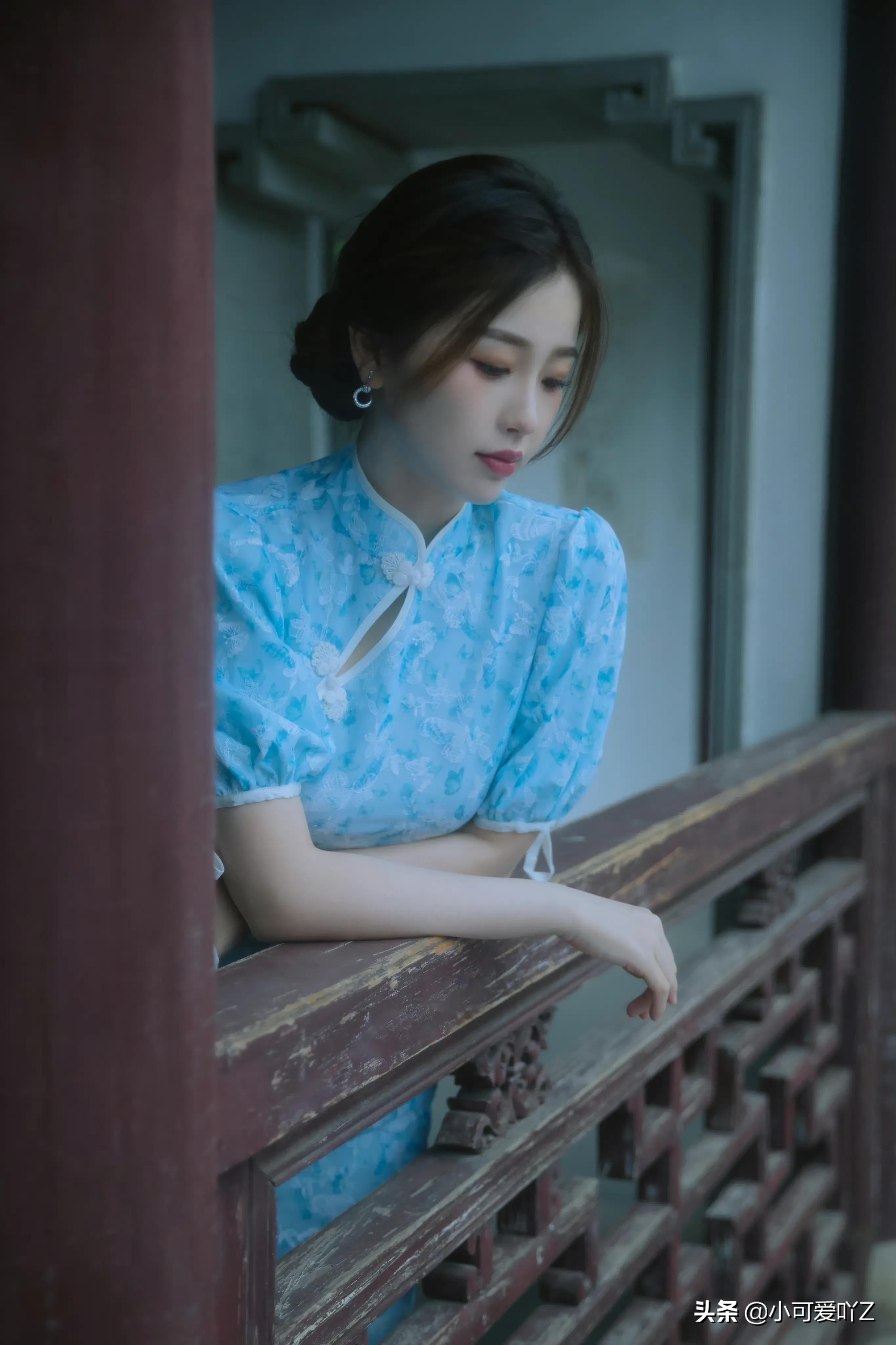 虞书欣，古装蓝色旗袍