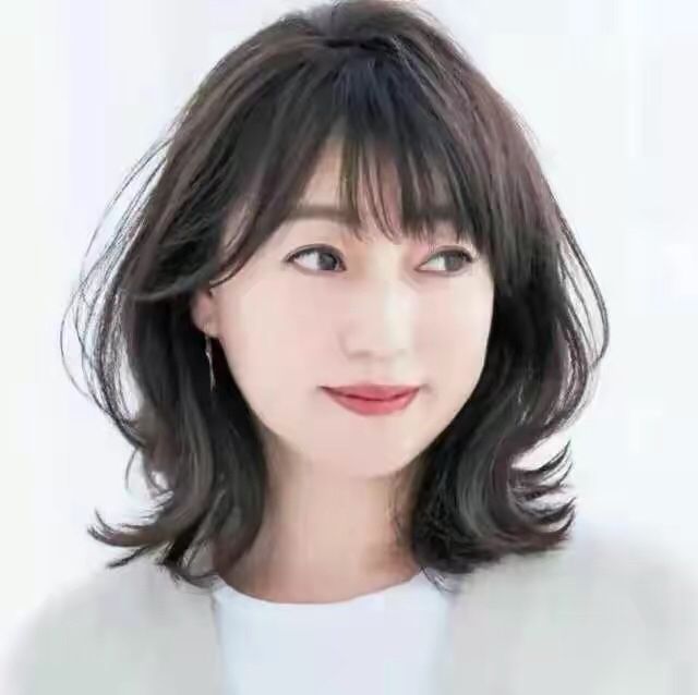 女人到中年適合“長發”還是“短發”？關鍵看這4點，剪錯會顯老