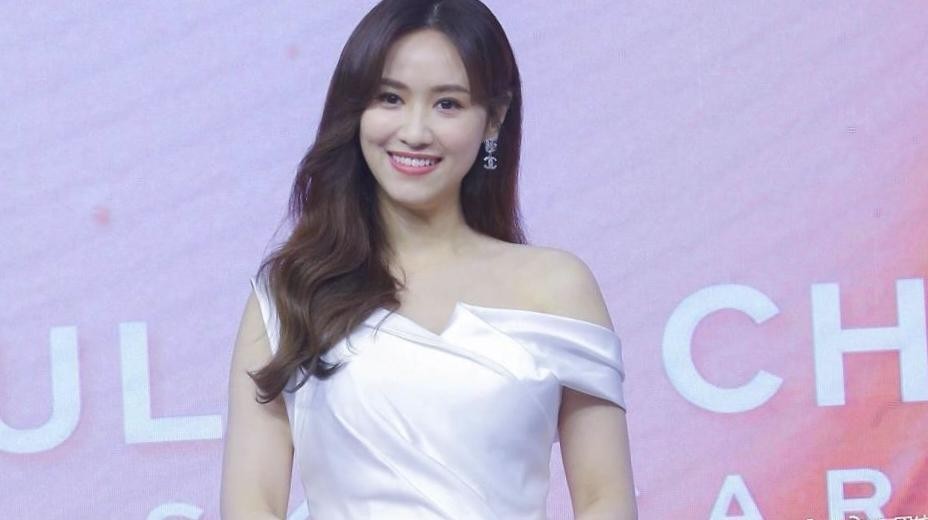 父亲是歪瓜裂枣，女儿却貌美如花？这10位星二代的长相好奇妙