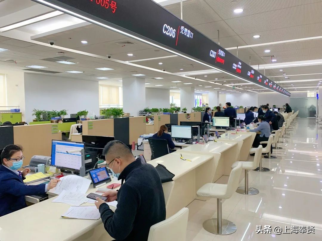 智能消毒机器人登场，奉贤区行政服务中心防疫再升级