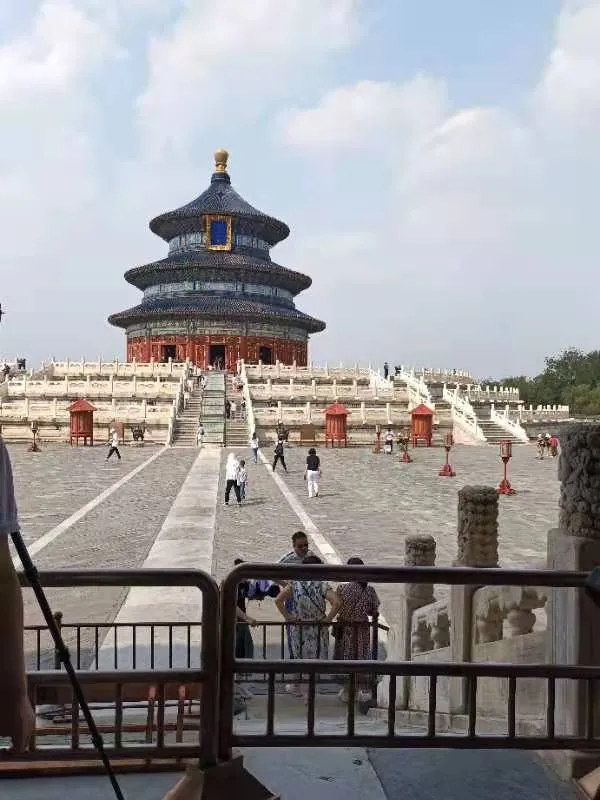 春节不打烊的恒生人