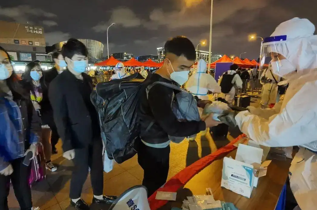 上海有望迎来“返沪潮”，部分大学生可以直接落户，但门槛太高