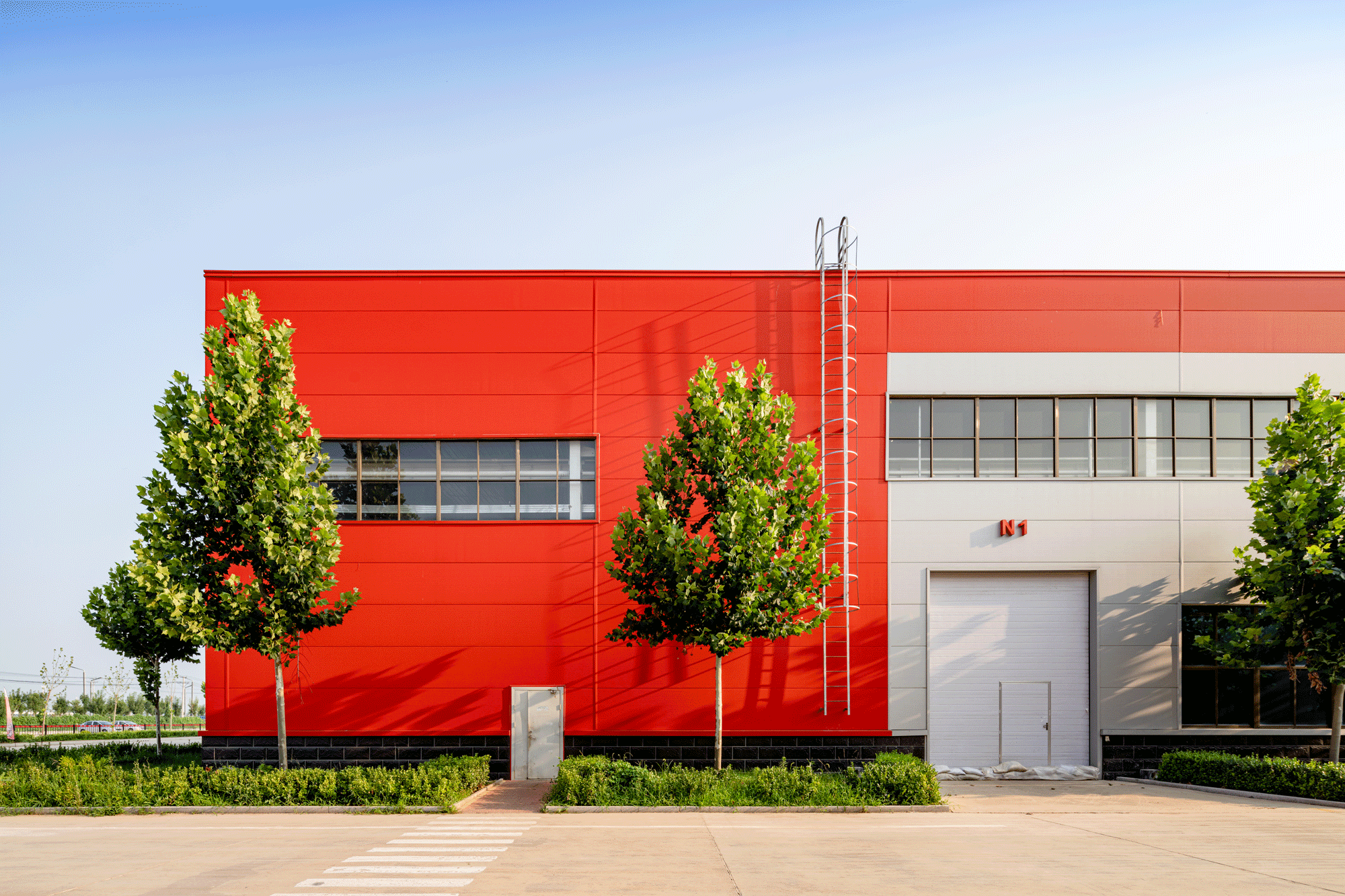 当“红色”遇上工业建筑，绽放不一样的工业之美