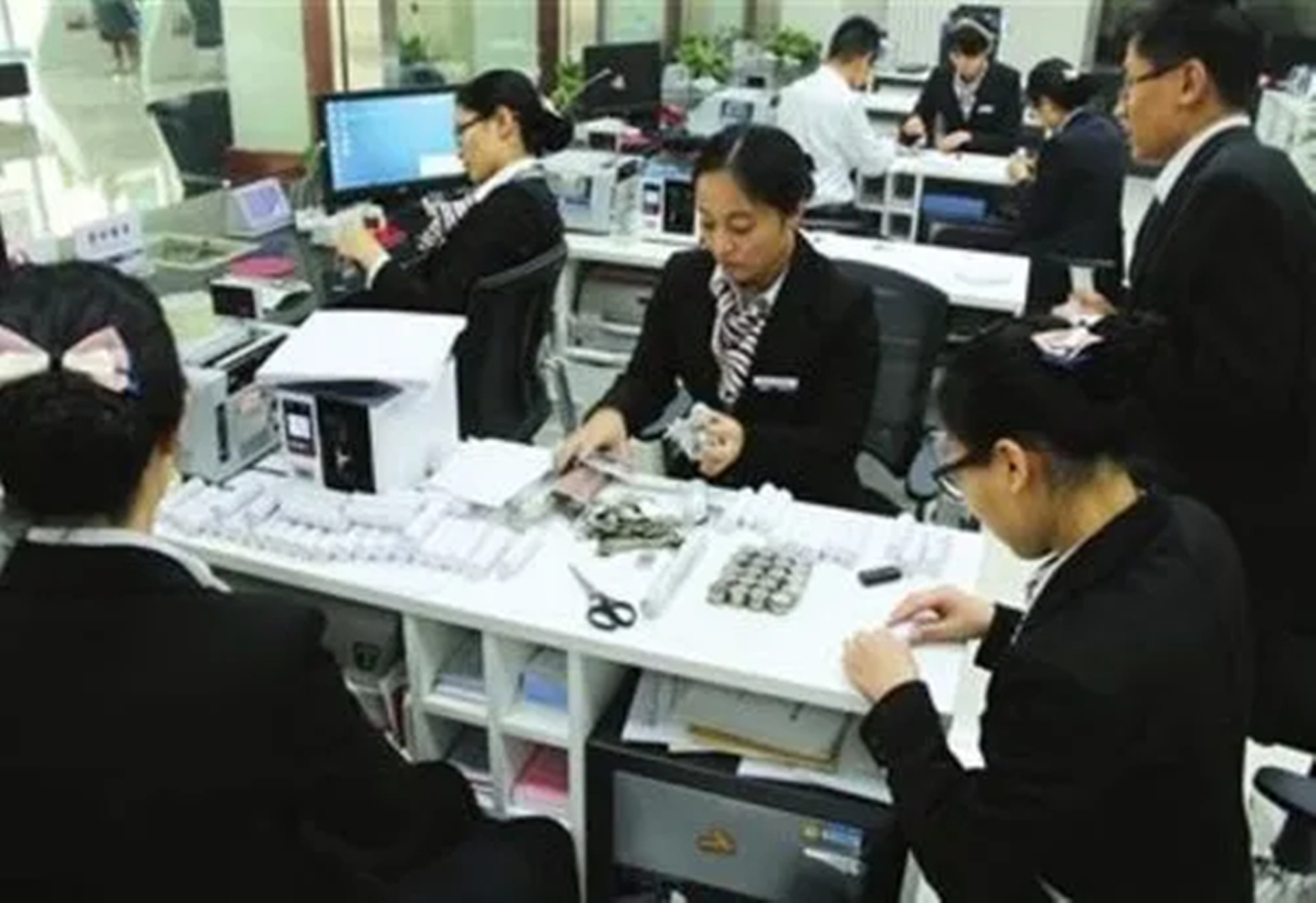 2015年，男子发现母亲留下的一张600万存款单，银行告知：伪造