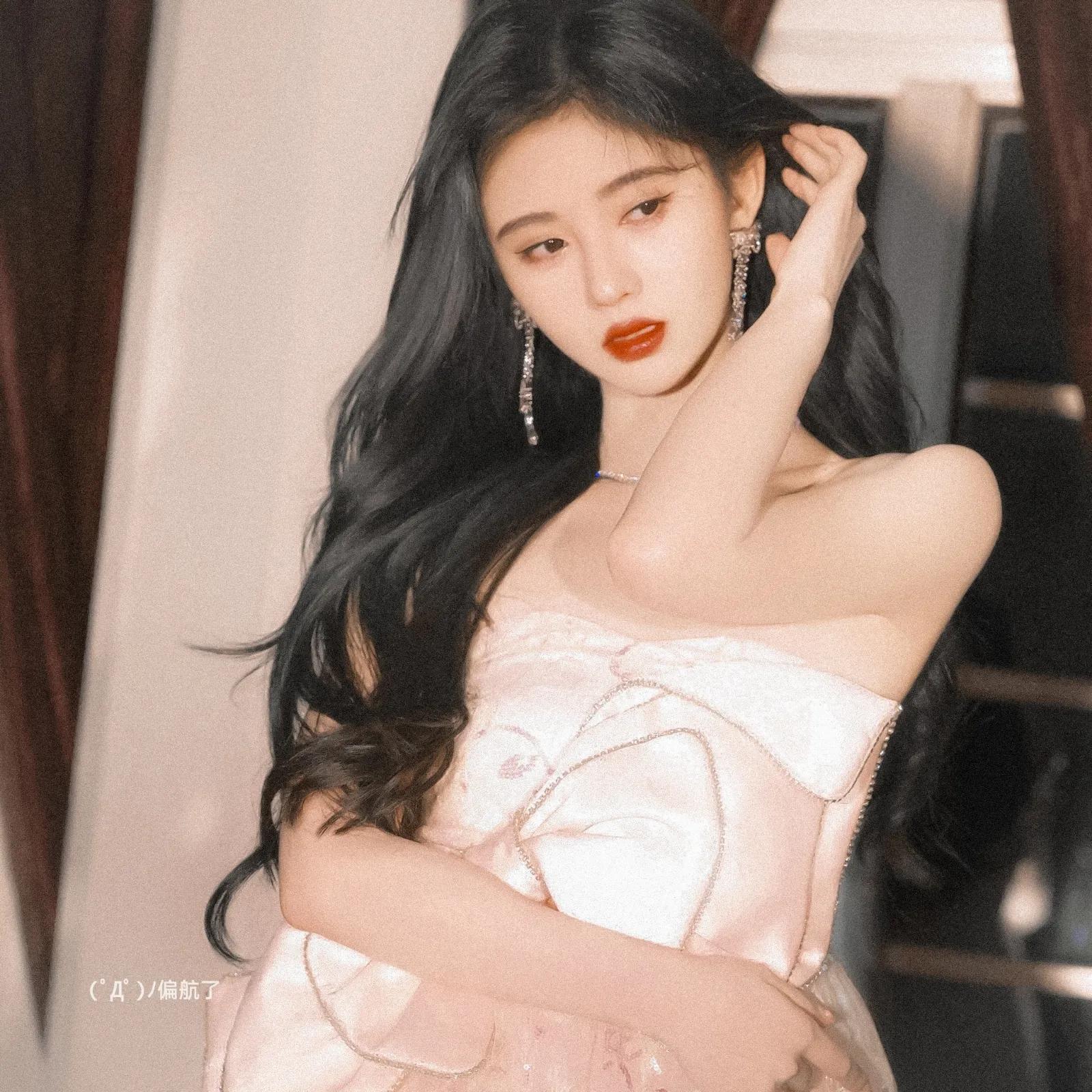 精美图集｜鞠婧祎造型大赏