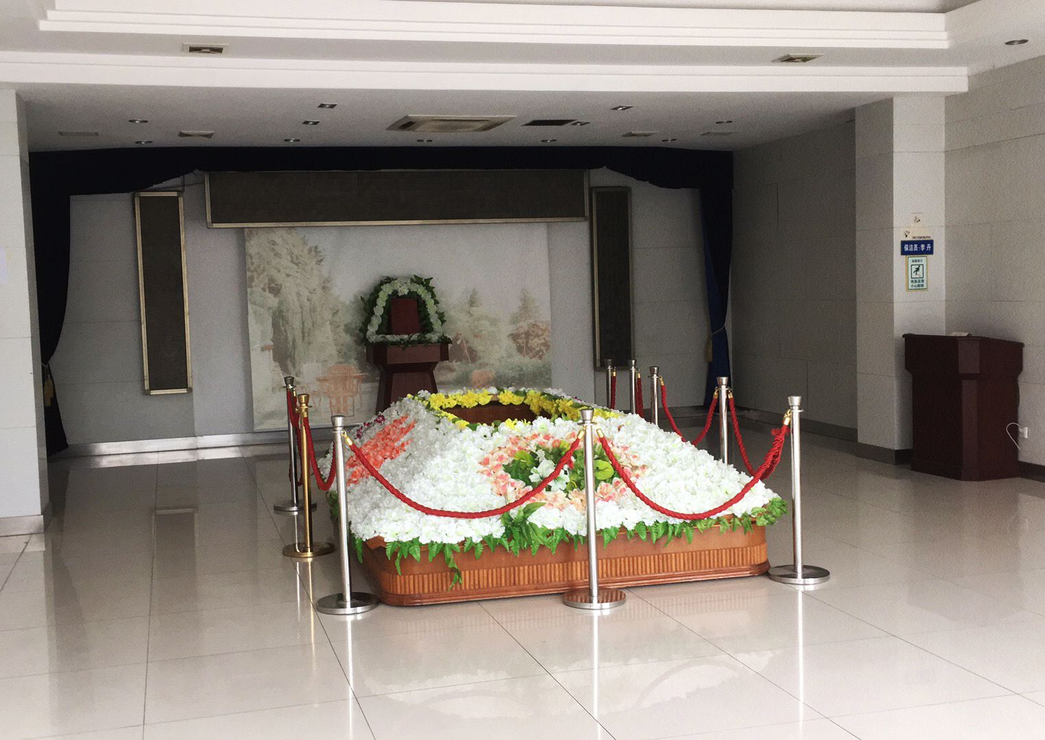 男子去世后医院拒开死亡证明，遗体存放17年，殡仪馆：缴费后火化