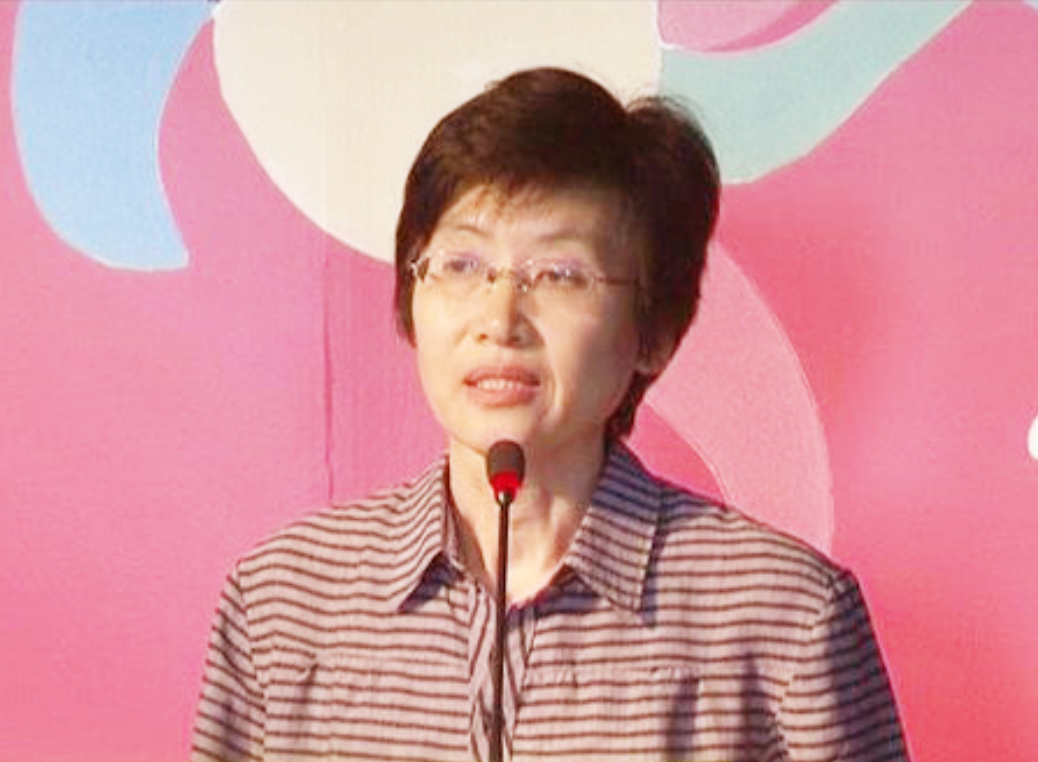 冯恩鹤：做了12年宝爸，《潜伏》让他大火，74岁的他现状怎样？