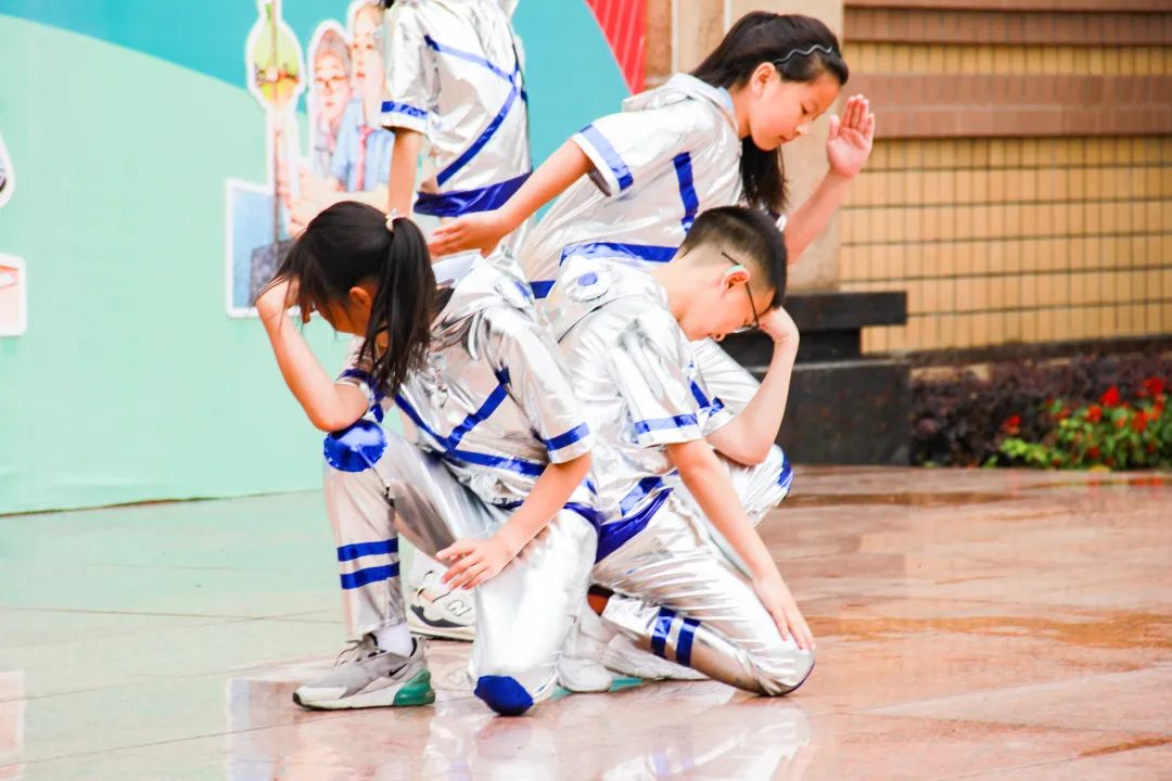 筑梦AI 智竞未来｜成都市双流区九江小学举行国旗主题活动