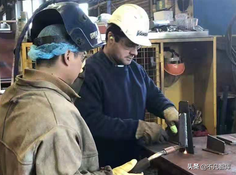 在海外打工的中國人，平均收入是多少？真的比國內賺的多嗎？