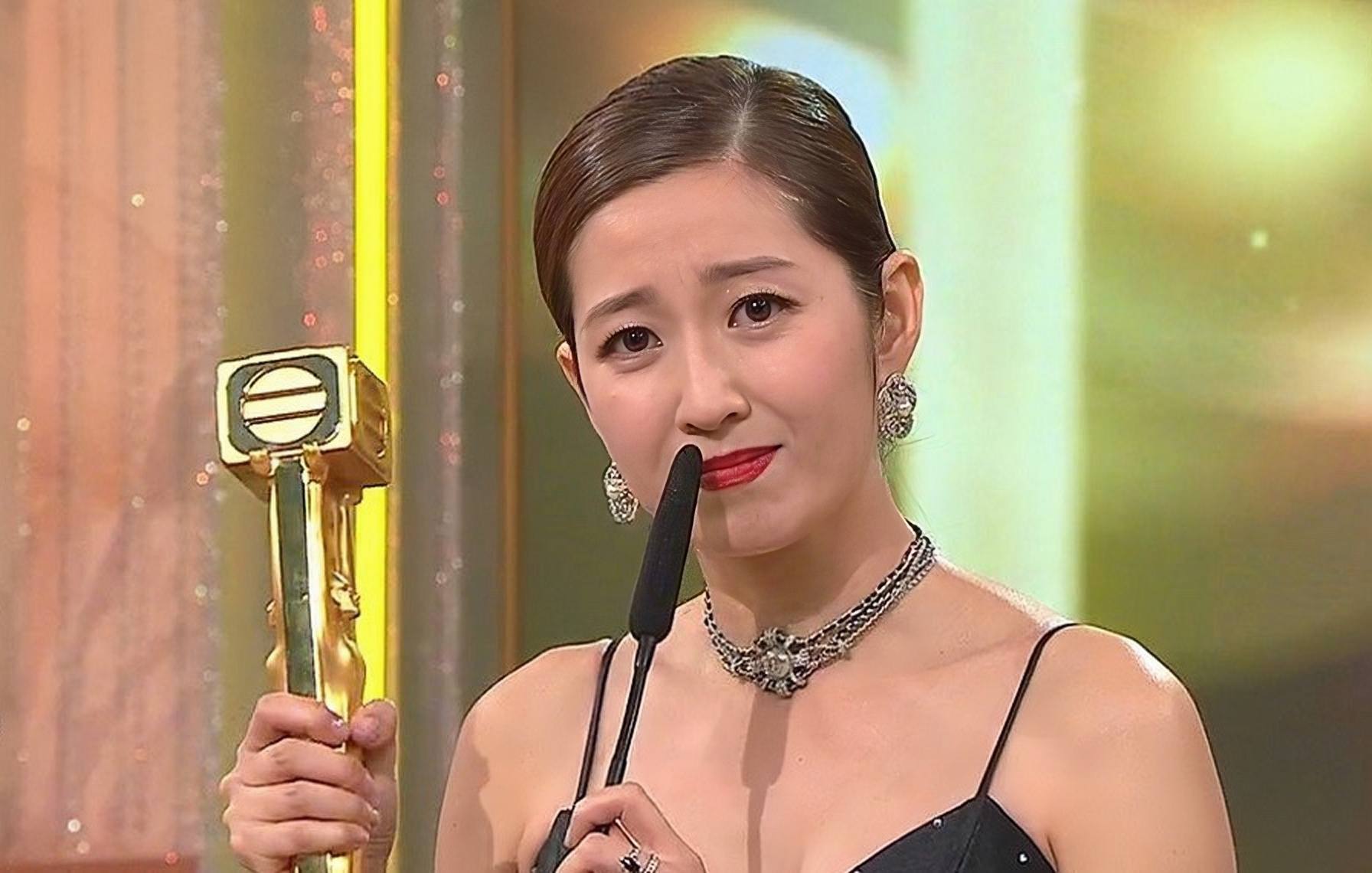陈自瑶获最佳女配,丈夫王浩信发贴庆祝粉碎离婚传闻