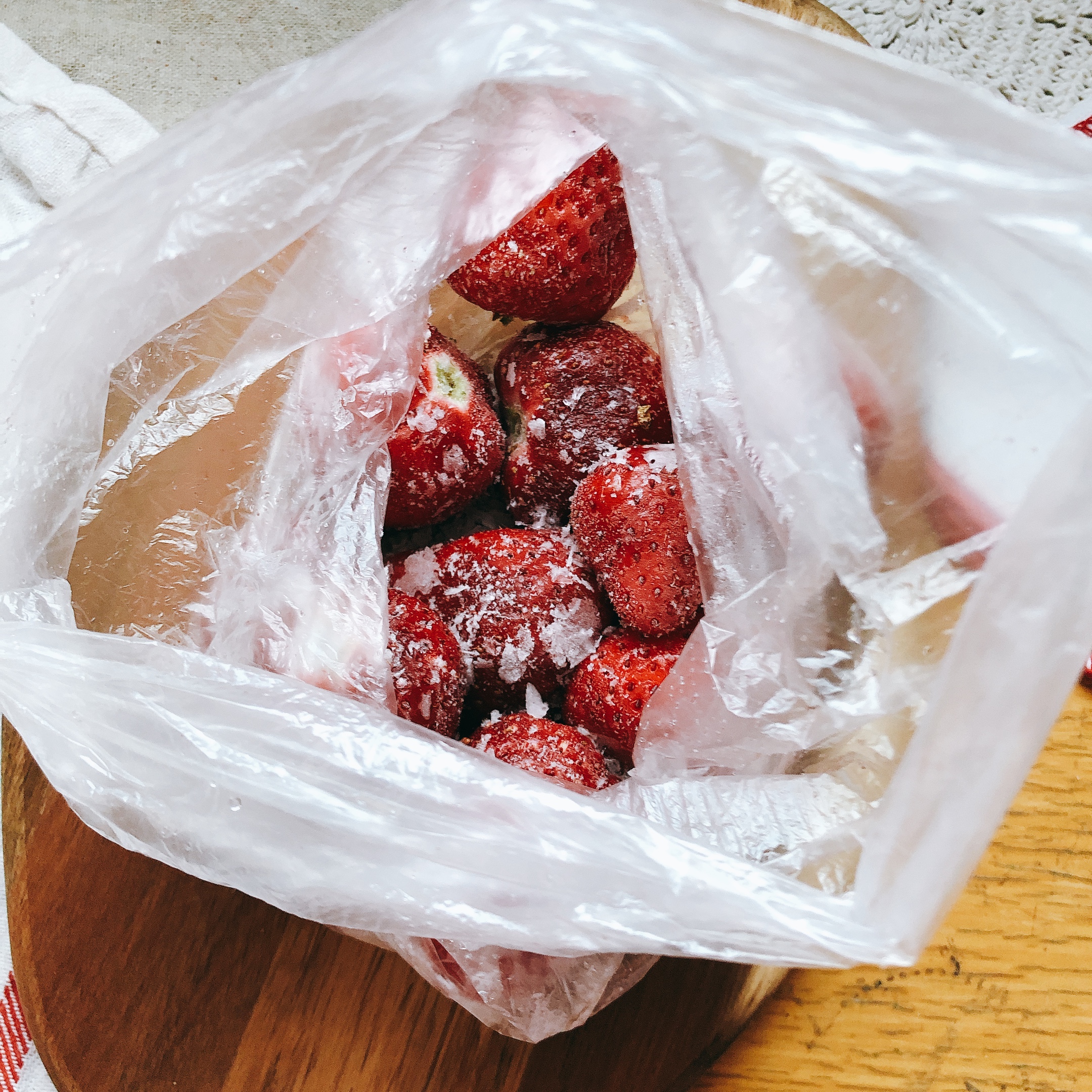 草莓果汁怎么做（教你自制健康甜品草莓冻果露）