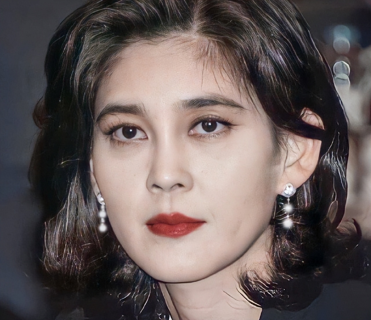 52岁李富真美绝了，戴口罩难掩盛世美颜，现实版“财阀千金”