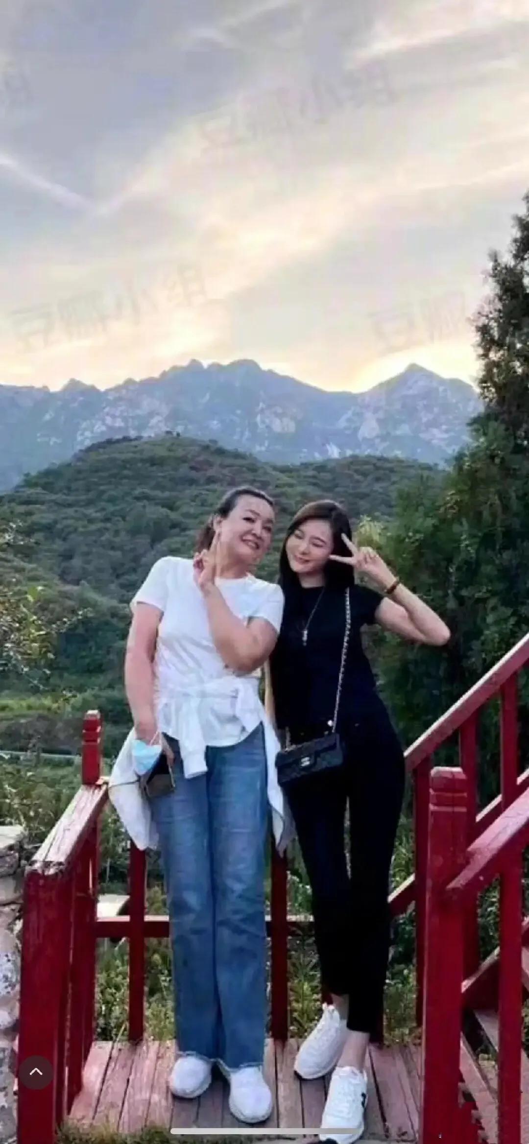 汪小菲被曝婚内出轨,离婚前就和女方带上同款情侣戒指