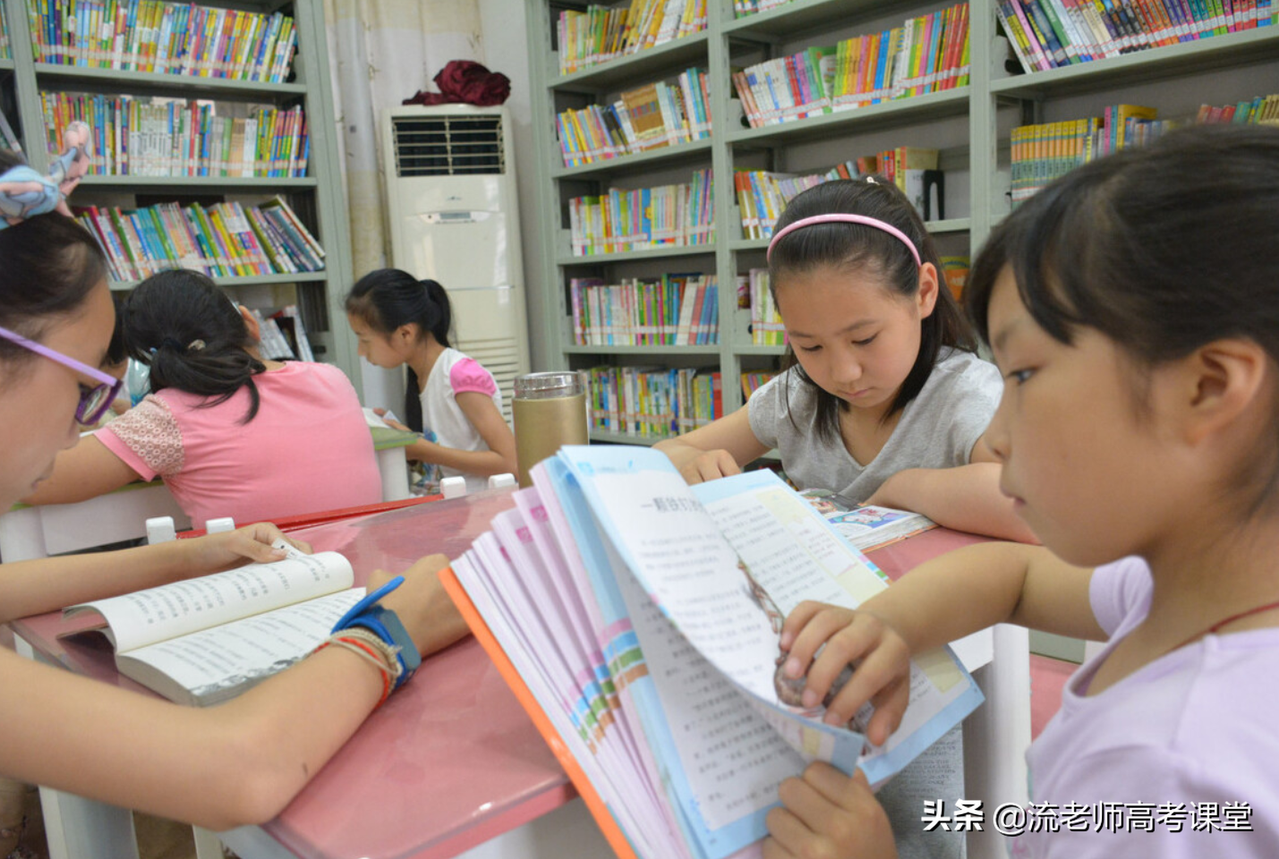 9岁女孩练字400天，字迹工整如印刷体爆红网络，人民日报发文表扬