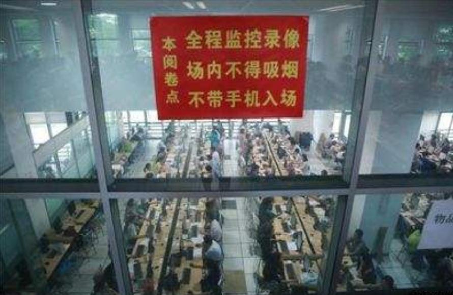 为啥高考只允许“2B铅笔”涂卡？看到电脑阅卷后才恍然，别选错了