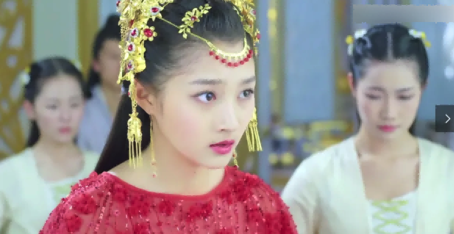 颜值不够别带“额饰”！13位女星造型PK，谁才撑得起倾国倾城