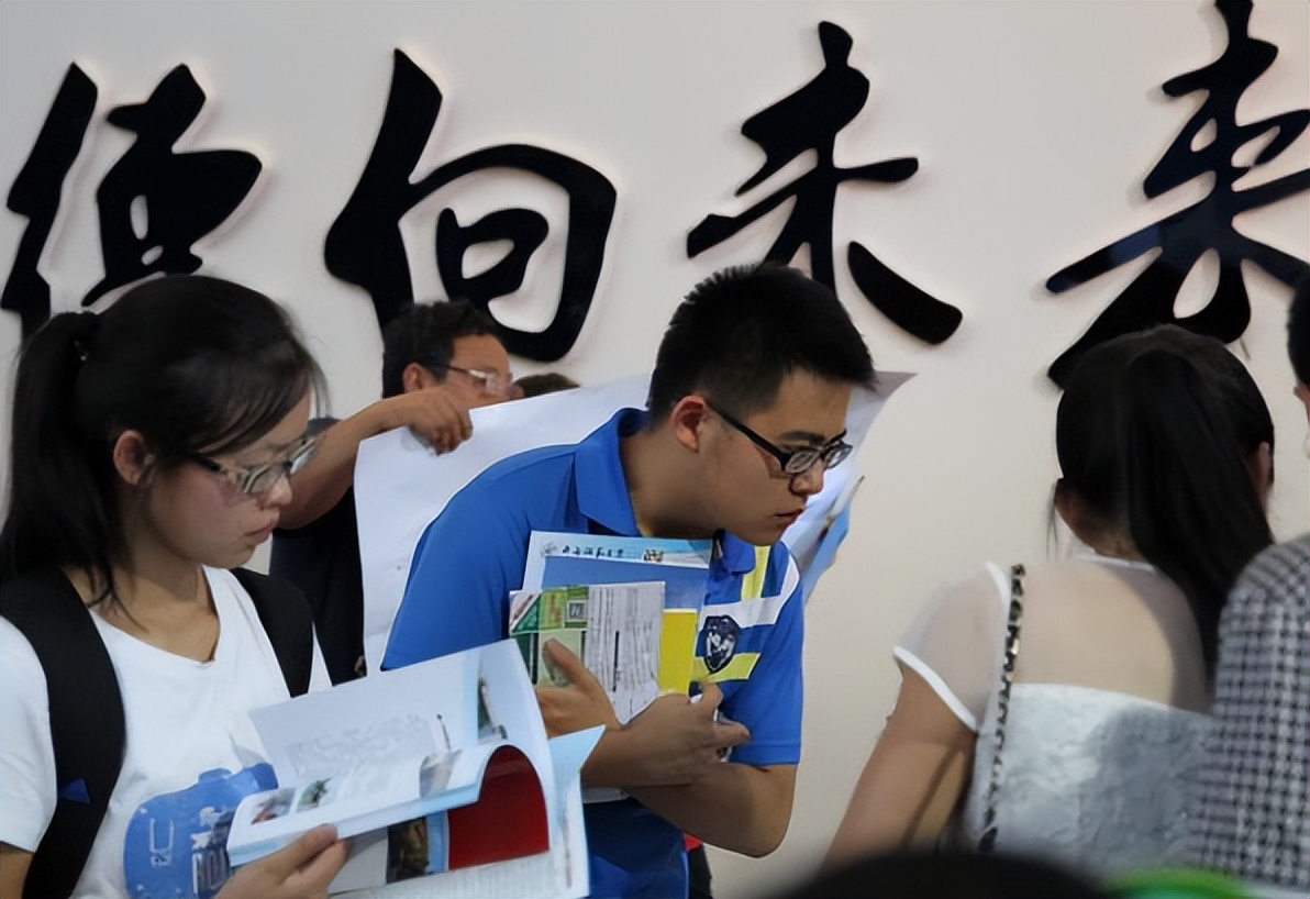 临近毕业才察觉，省内和省外读大学差别不小，有些人已经在后悔了