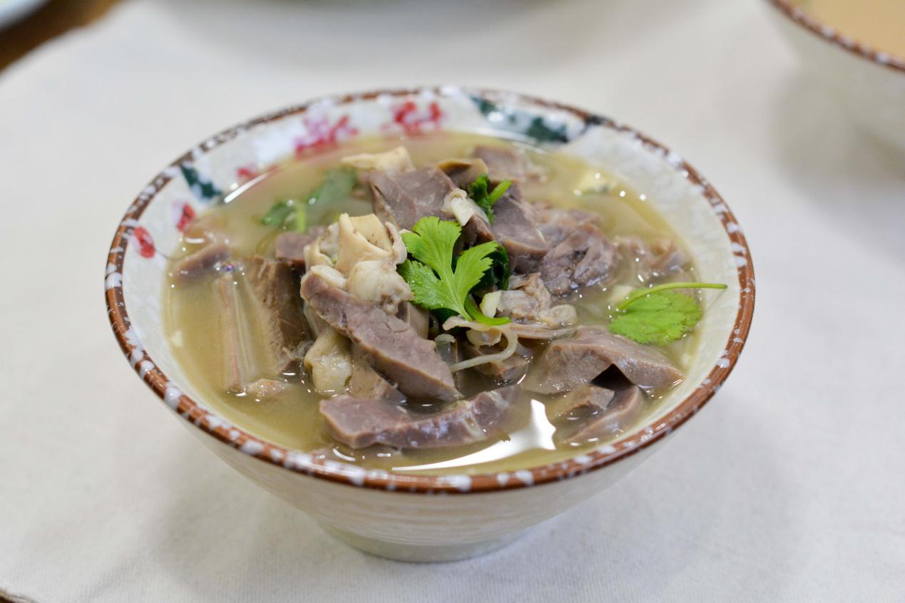 羊杂煲的做法在家教你做羊杂汤味浓汤白没异味营养滋补暖暖的很得劲