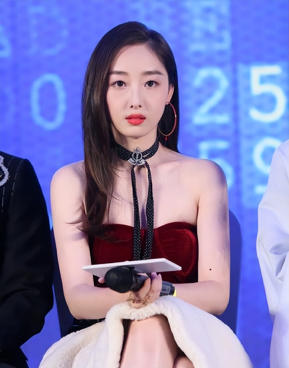 “高开低走”蒋梦婕：从出演林黛玉到小糊咖，综艺除名镜头一剪没