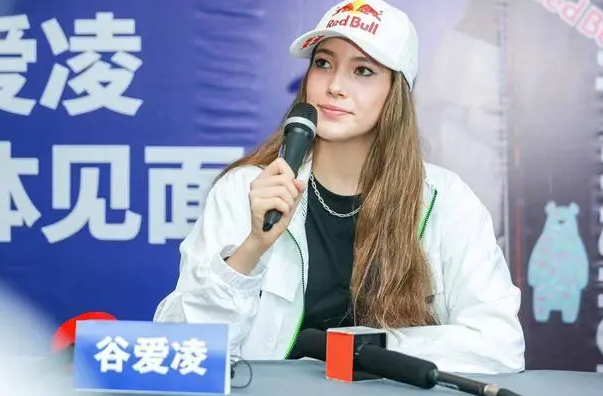 “青蛙公主”谷爱凌，轻松摘得金牌，个人履历和父母学历让人羡慕