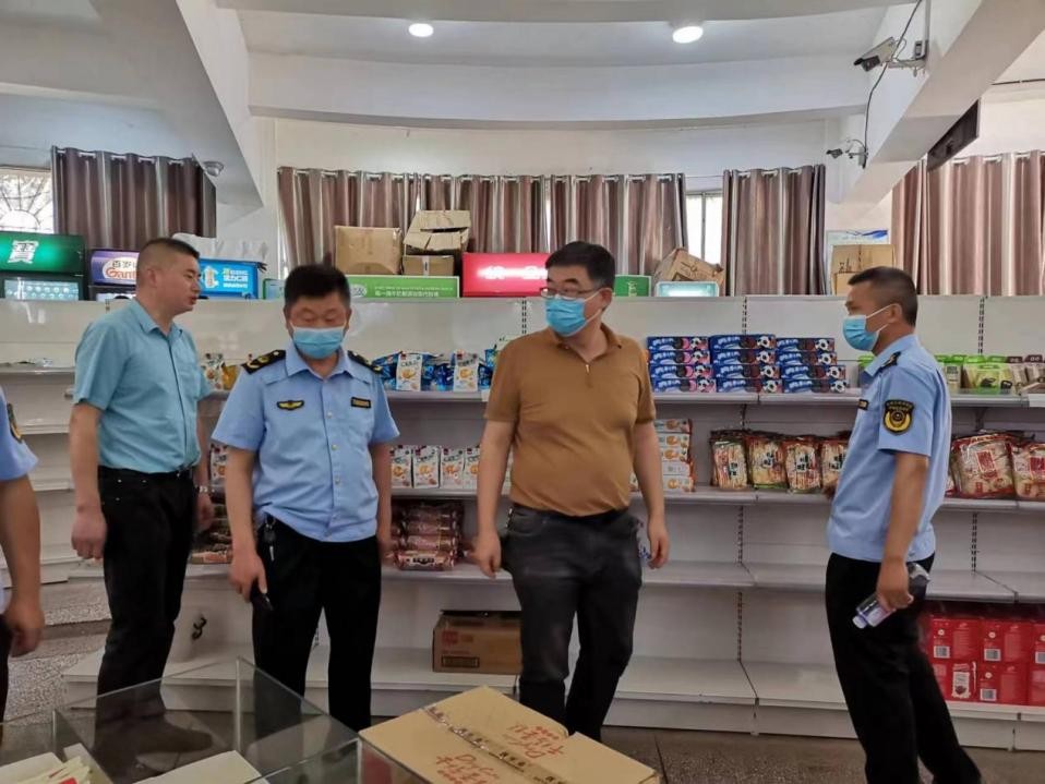嚴把“五關”赤壁市市場監管理局開展中高考食品經營單位安全督查