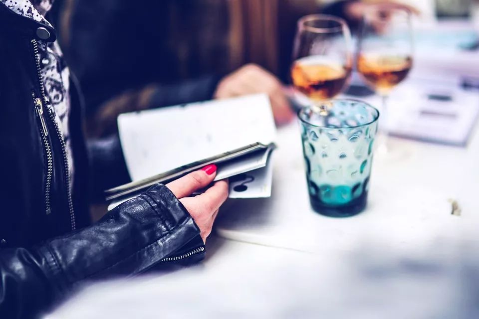 太吊诡了！容祖儿落泪5秒，却把我给整破防了