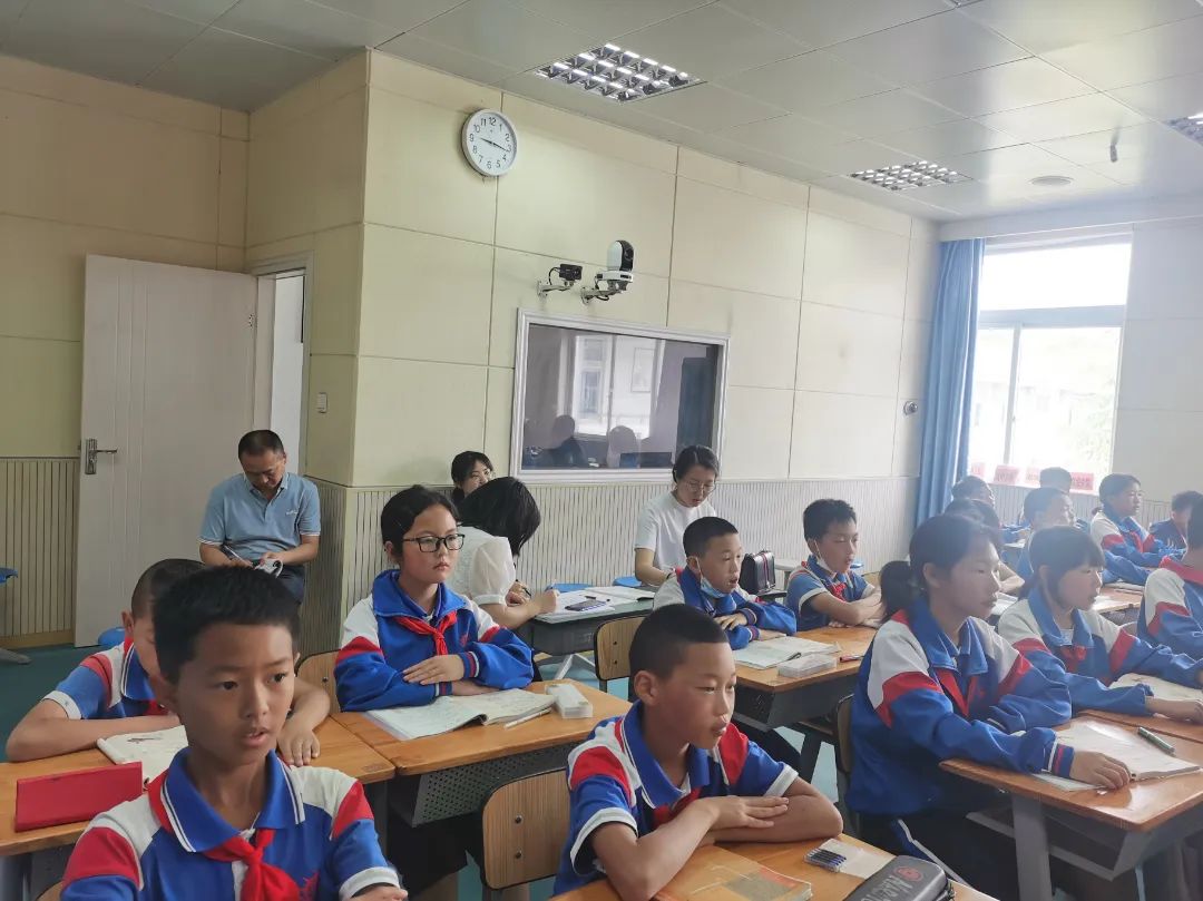 齐心教研 匠心筑梦——黄龙溪学校五六年级语文教研组六月活动掠影