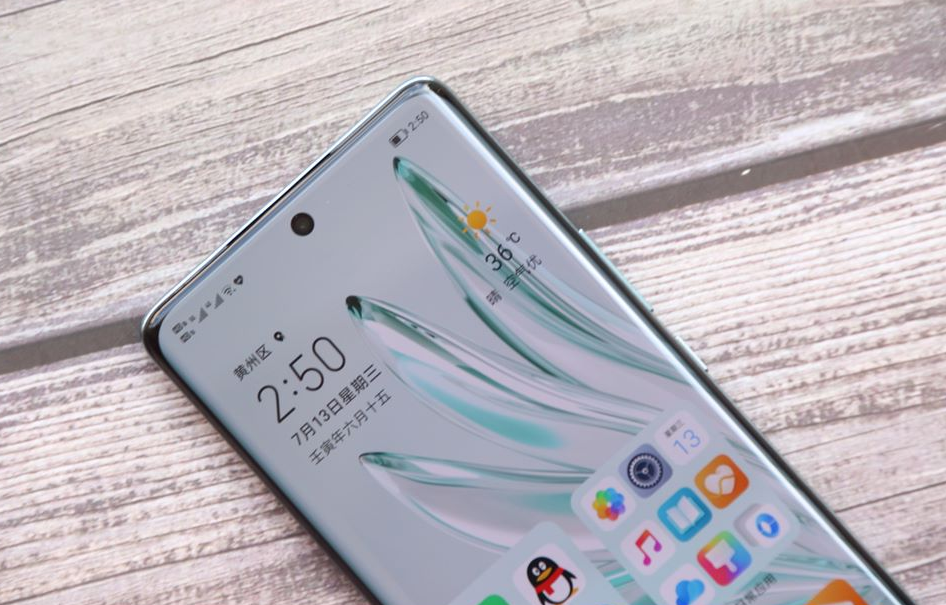 发布不到两个月跌至2999元，100W+256GB，荣耀新机售价更亲民了